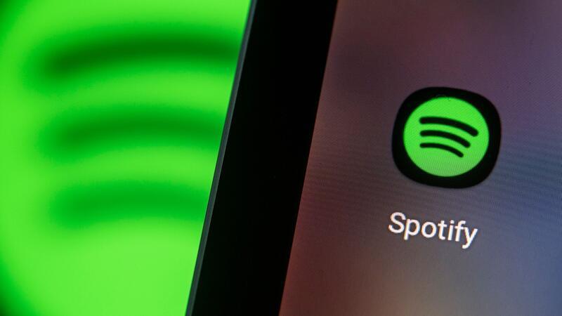 Spotify wettert gegen Apples App-Store-Pläne: „Erpressung“ Rund 100 Millionen Nutzer mit Apple-Geräten hat Spotify in der EU - wird das zum Problem für den Musikstreamingdienst?