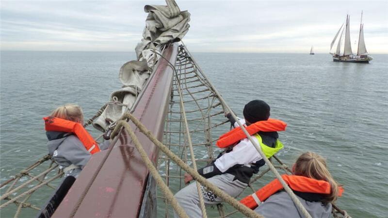 120 Konfis an Bord: Stader Flotte sticht wieder in See Rund 120 Konfirmandinnen und Konfirmanden aus dem Landkreis Stade verbringen eine Woche auf dem Ijsselmeer.