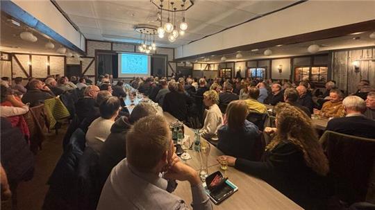 Rund 150 Interessierte kamen zur Infoveranstaltung des Landkreises in den Schützenhof Ahlerstedt.