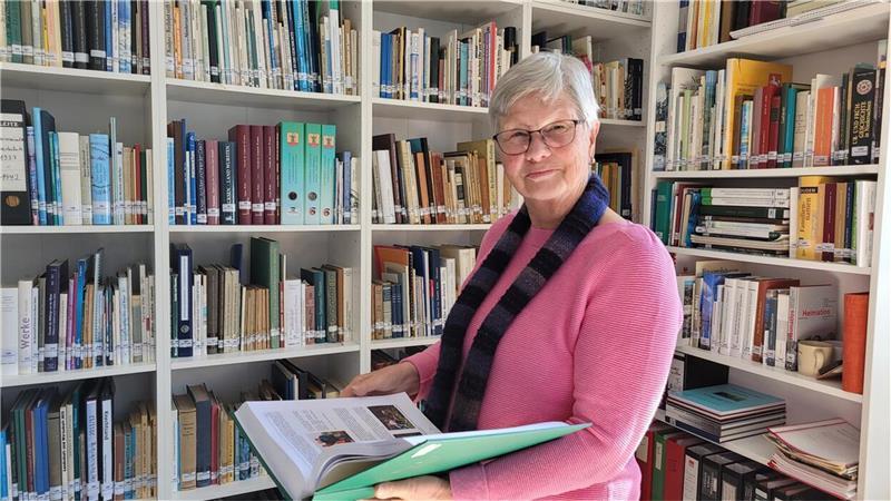 Rund 1500 Bücher über Wremen und die Region zählt Ortsheimatpflegerin Renate Grützner.