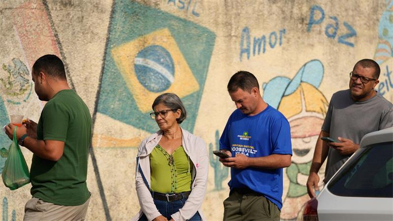 Stichwahl in Brasilien: Lula gegen Bolsonaro-Sohn Flávio Rund 159 Millionen Menschen waren zur Wahl aufgerufen.