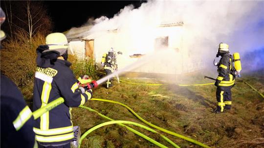 Rund 20 Feuerwehrleute der Ortswehren Himmelpforten und Breitenwisch waren im Einsatz.
