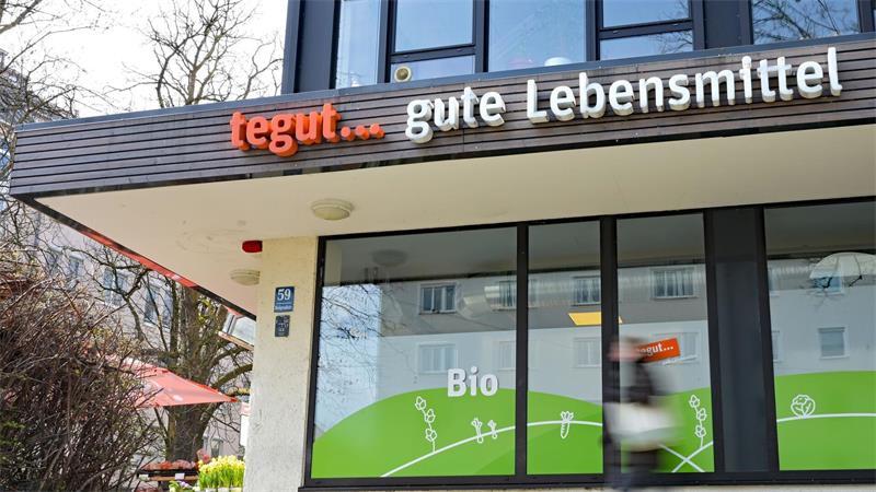 Rund 200 Tegut-Supermärkte will der Lebensmitteleinzelhändler Edeka übernehmen, die Rewe-Gruppe bis zu 40 Filialen. (Archivbild)
