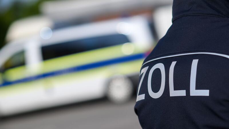 Razzia gegen Schwarzarbeit in vier Bundesländern Rund 200 Zöllnerinnen und Zöllner rückten in vier Bundesländern zu Kontrollen gegen Schwarzarbeit aus. (Symbolbild)