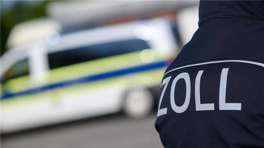 Rund 200 Zöllnerinnen und Zöllner rückten in vier Bundesländern zu Kontrollen gegen Schwarzarbeit aus. (Symbolbild)