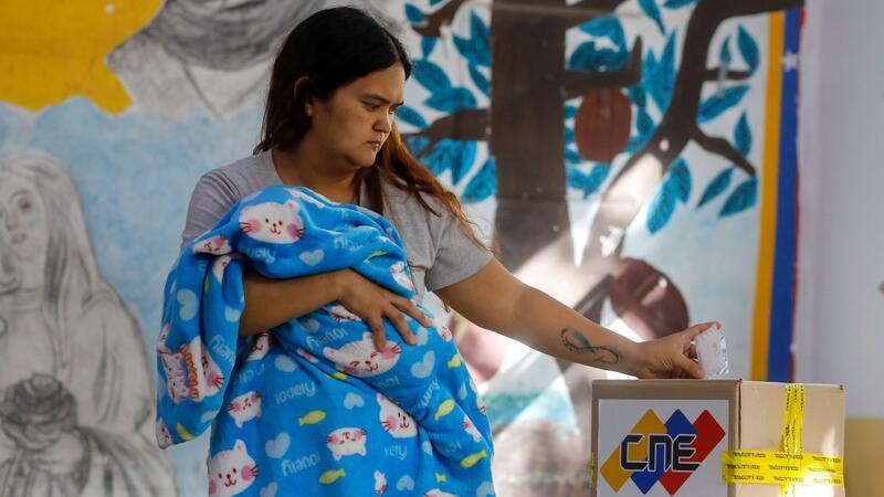 Präsidentenwahl in Venezuela: Wahllokale schließen Rund 21,6 Millionen Menschen waren wahlberechtigt.
