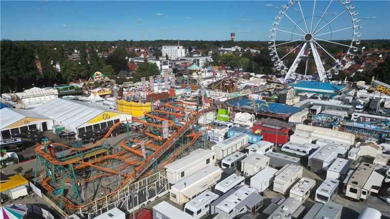 Kramermarkt in Oldenburg beginnt - Was ist wichtig? Rund 250 Buden und Fahrgeschäfte sind auf dem 418. Kramermarkt in Oldenburg aufgebaut.
