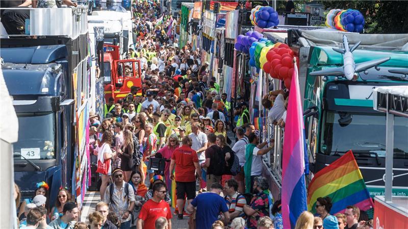 250.000 Menschen zu Hamburger Pride Parade erwartet Rund 250.000 Teilnehmer und Zuschauer werden zum Christopher Street Day in Hamburg erwartet. (Archivbild)
