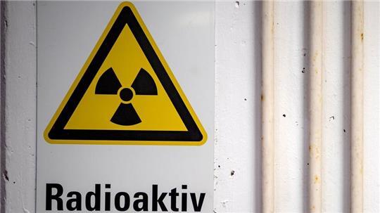 Rund 27.000 Kubikmeter hochradioaktiver Atommüll müssen in Deutschland sicher in einem Endlager untergebracht werden. Die Suche nach dem Standort wird noch lange andauern. (Archivbild)