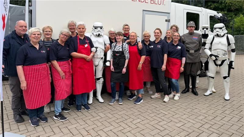 Rund 30 Helferinnen und Helfer waren an der Blutspende beteiligt.
