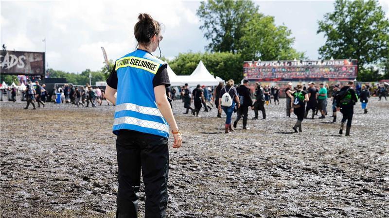 Rund 30 Menschen helfen auf dem Festival und bieten Rückzugsmöglichkeiten.
