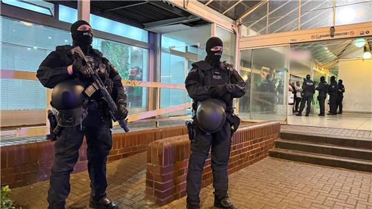 Rund 300 Kräfte der Polizei waren in Pinneberg im Einsatz.