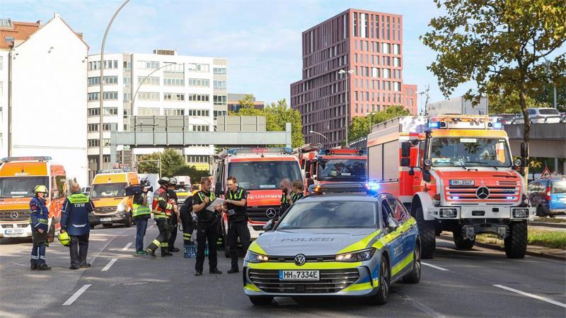 Rund 40 Feuerwehrleute waren im Einsatz.