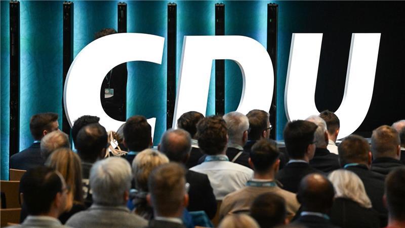 Hagel ist CDU-Spitzenkandidat für Landtagswahl Rund 400 Delegierte wurden in der Benz-Arena erwartet.