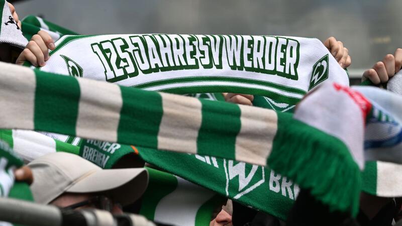 Rund 400 Fans von Werder Bremen wurden auf dem Weg zum Auswärtsspiel bei Bayer Leverkusen gestoppt.