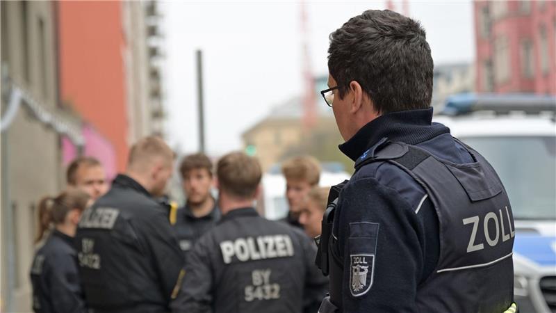 Rund 400 Kräfte kamen von der Polizei, etwa 130 weitere vom Zoll.