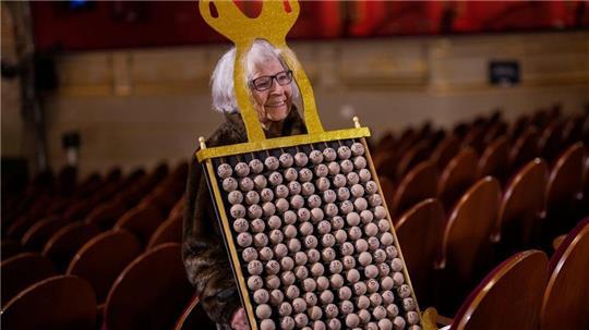 Rund 400 Zuschauer können die Ziehung der Glückszahlen im Madrider Teatro Real direkt miterleben. 