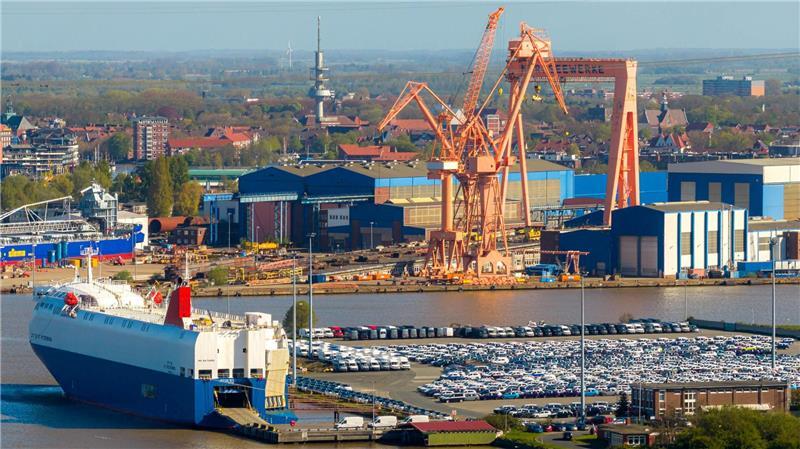 Rund 400.000 Arbeitsplätze hängen direkt und indirekt an der maritimen Wirtschaft. (Archivbild)