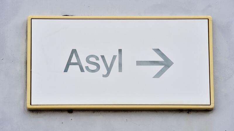 Rund 482.300 Menschen bezogen am Jahresende 2022 Regelleistungen nach dem Asylbewerberleistungsgesetz.
