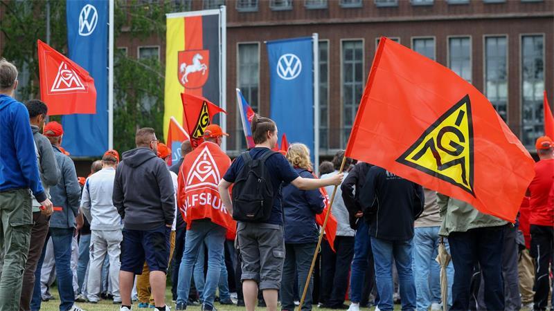 Rund 500 beteiligten auch an der Kundgebung unmittelbar vor der Aufsichtsratssitzung.