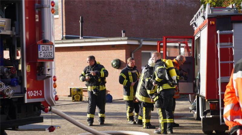 Rund 60 Einsatzleute der Feuerwehren Neuenkirchen, Nordleda, Otterndorf und Ihlienworth waren vor Ort.