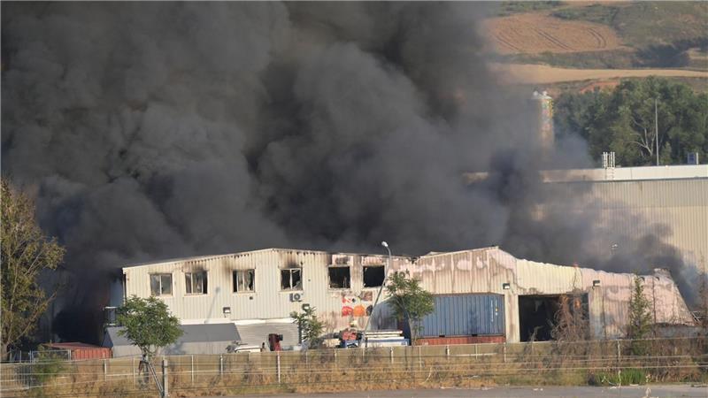 Rund 60.000 Bewohner umliegender Gemeinden wurden aufgerufen, ihre Häuser nicht zu verlassen, Türen und Fenster geschlossen zu halten und Klimaanlagen auszustellen.