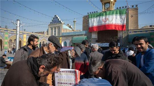 Rund 61 Millionen Menschen waren am Freitag im Iran dazu aufgerufen, ein neues Parlament und den Expertenrat, ein einflussreiches Gremium islamischer Geistlicher, zu wählen.