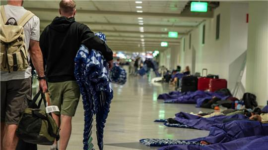 Rund 6.500 Menschen waren von den ausgesetzten Starts und Landungen am Münchner Flughafen betroffen.