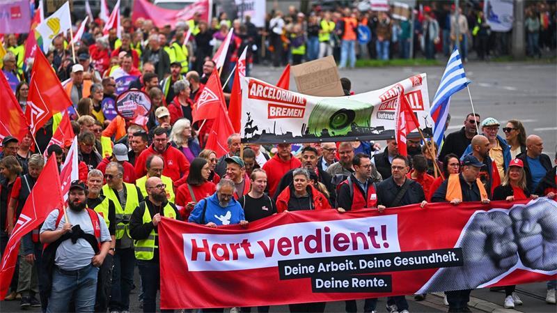 Zehntausende bei bundesweitem Aktionstag für den Sozialstaat Rund 7.000 Menschen demonstrieren in Bremen für einen starken Sozialstaat und für die Demokratie.