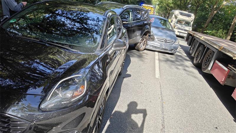 Rund anderthalb Stunden war der Verkehr auf der B73 nach dem Unfall beeinträchtigt.