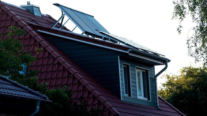 Rund ein Viertel der Hamburger Privathaushalte nutzt Energiewendetechnologien wie Photovoltaikanlagen, Wärmepumpen oder Pelletheizungen. Das ist deutlich weniger als im Rest der Republik.
