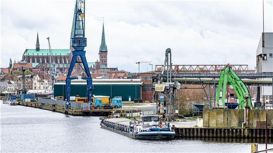 Rund eine Milliarde Euro ist für die Modernisierung der Häfen in Schleswig-Holstein laut Ministerium nötig. (Archivbild)