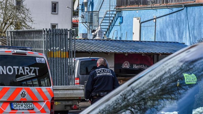 Verletzte Ehre? - Mann wegen Mordes an Ehefrau vor Gericht Rund sechs Monate nach den tödlichen Schüssen auf einer Feuertreppe beginnt der Prozess. (Archivbild)