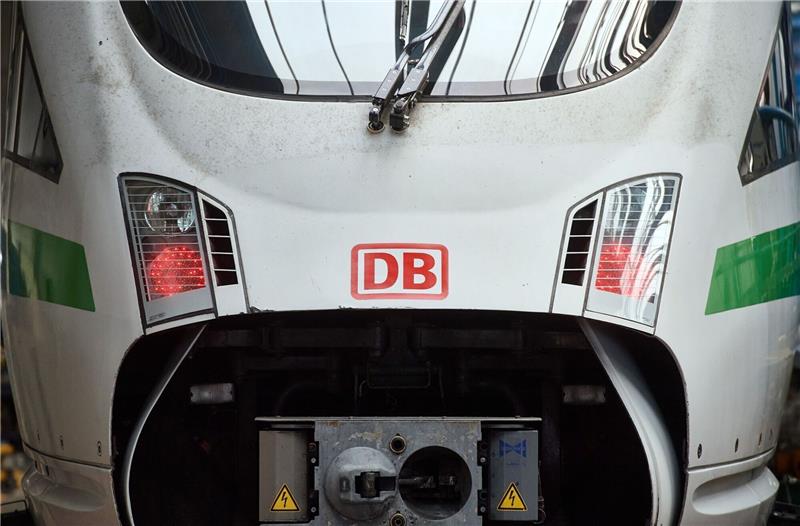 Rund um die Feiertage setzt die Deutsche Bahn 50 Sonderzüge im Fernverkehr ein. Foto: Bernd Thissen/dpa