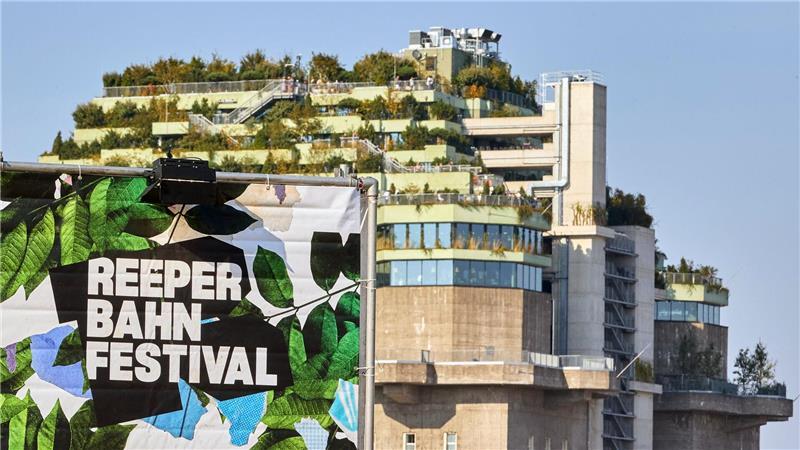 Rund um die Reeperbahn in Hamburg stehen an vier Tagen mehr als 400 Künstlerinnen und Künstler im Mittelpunkt des wohl größten Clubfestivals in Europa. (Archivbild)
