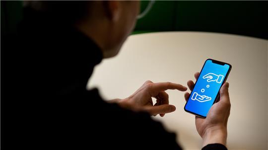Rund um die Uhr verfügbar: Instant Payments ermöglichen schnelle Zahlungen an 365 Tagen im Jahr.