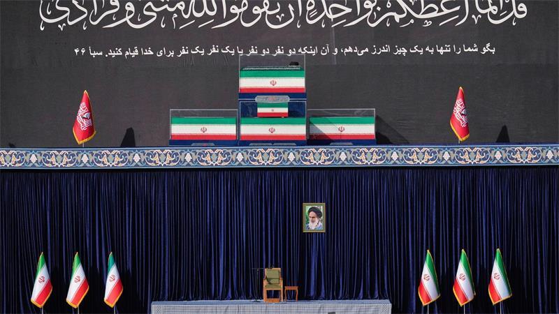 Trauerfeiern für Chamenei - Machtdemonstration in Teheran Rund vier Monate nach seiner Tötung soll Irans Staatsoberhaupt Ajatollah Ali Chamenei beerdigt werden.