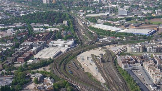 Rund zwei Kilometer nördlich des Bahnhofs Altona wird ein neuer Regional- und Fernbahnhof gebaut.