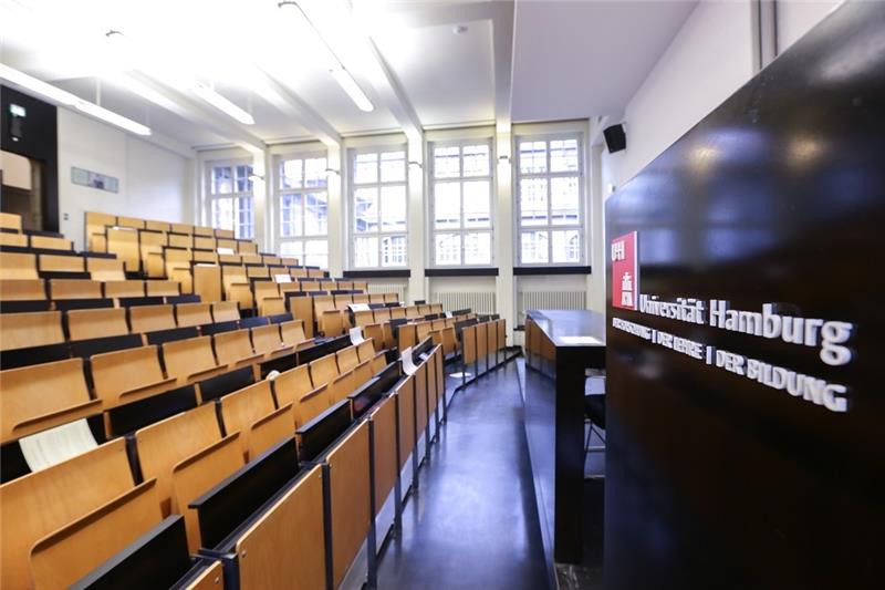 Zulassung fürs Studium: Hamburg hat erneut höchste NC-Quote aller Länder Rund zwei von drei Studienangeboten in Hamburg haben einen NC. Foto: dpa
