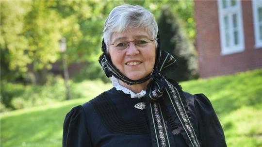 Rundgang mit der Gästeführerin Ingrid Jochim durch den historischen Klosterpark.