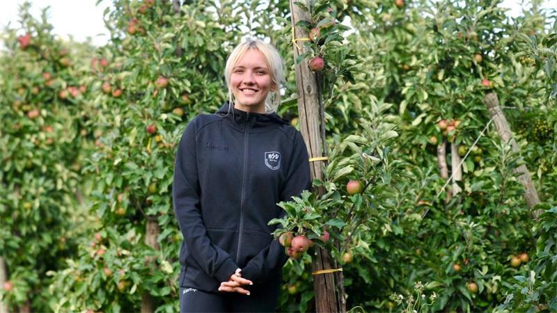 Ruslana Litvinov im Alten Land: Die BSV-Handballerin ist vor Kurzem erst in Buxtehude angekommen.