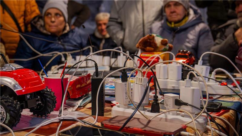 Teile der Ukraine ohne Strom nach russischem Luftangriff Russische Luftangriffe haben in mehreren Regionen der Ukraine die Stromversorgung unterbrochen.
