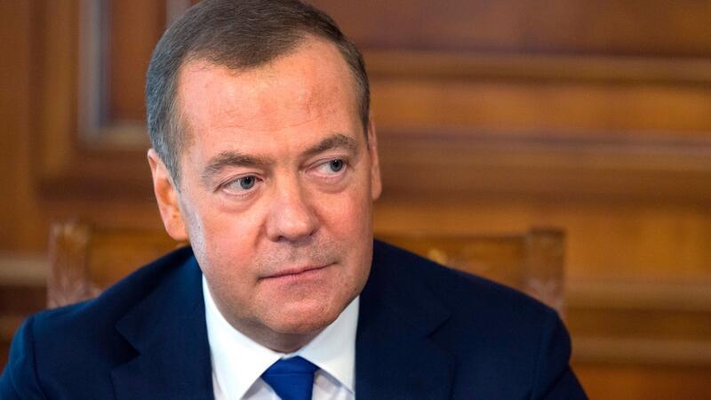 Medwedew spottet nach Bauernprotesten über Bundesregierung Russlands Ex-Präsident Dmitri Medwedew gilt seit Ausbruch des russischen Angriffskriegs gegen die Ukraine als einer der Hardliner in Moskau. (Archivbild)