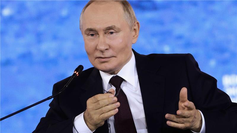 Putin widerspricht Stagnationsprognose für Russland Russlands Präsident Wladimir Putin widerspricht negativen Wirtschaftsprognosen für sein Land.