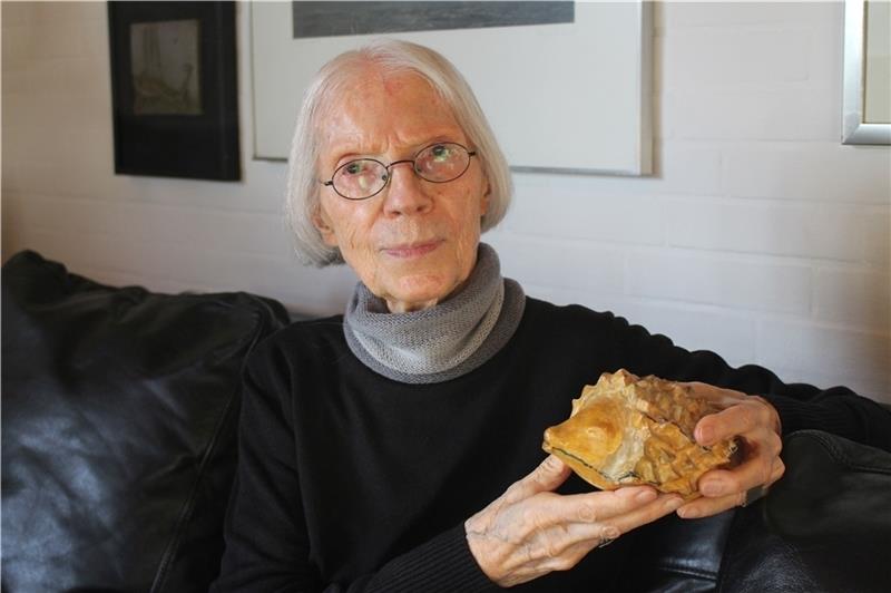 Ruth Albrecht hat den Buxtehuder Kleinkunst-Igel mit ins Leben gerufen und war jahrelang Vorsitzende des Vereins. Foto: Frank