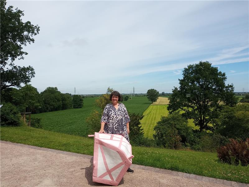 Schloss Agathenburg soll digitaler werden - Stiftung vor Herausforderung Ruth Meyer von der Kulturstiftung Schloss Agathenburg will neue digitale Möglichkeiten im Schloss nutzen. Foto: Neumann