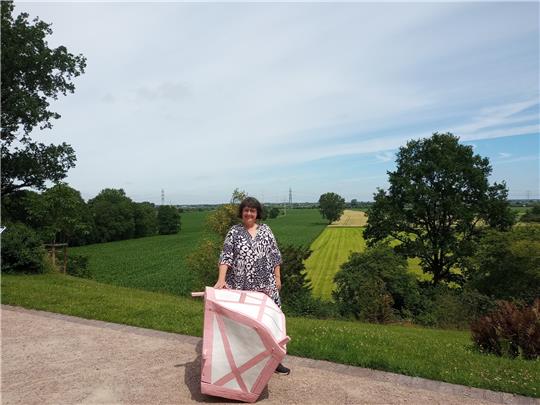 Ruth Meyer von der Kulturstiftung Schloss Agathenburg will neue digitale Möglichkeiten im Schloss nutzen. Foto: Neumann