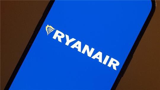 Ryanair will Bordkarten (fast) nur noch über die App ausgeben. (Symbolbild)