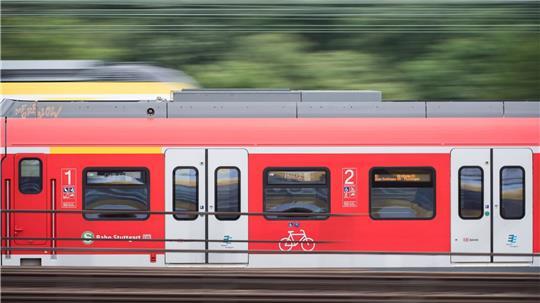 S-Bahn-Reisende sollten zwischen Hauptbahnhof und Hamburg-Harburg auf den Fernverkehr umsteigen.