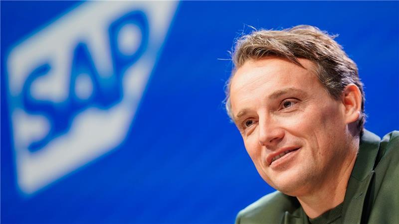 SAP-Chef Christian Klein leitet das mit Abstand teuerste deutsche Börsenunternehmen. (Archivbild)